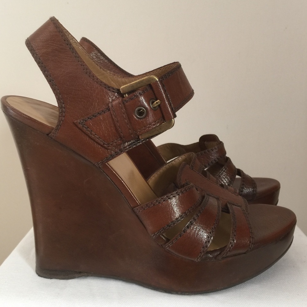 Stuart Weitzman shoe. Size 6.5. Worn once.